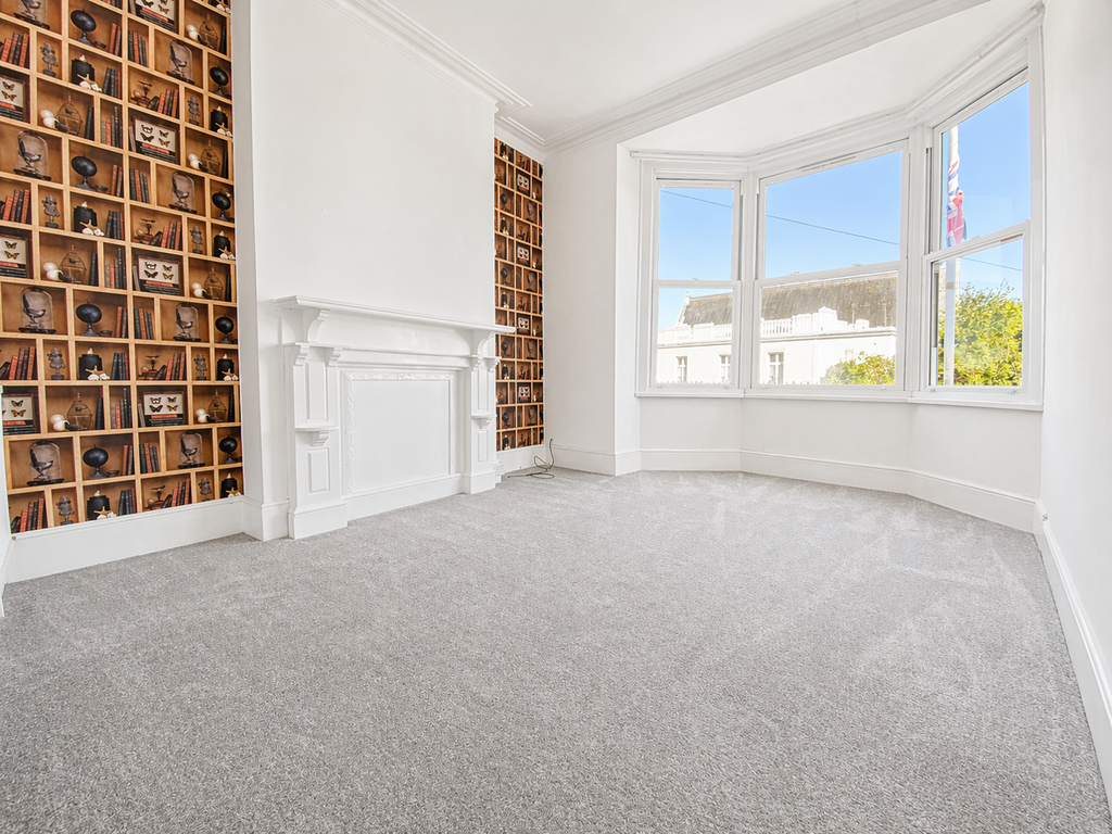 Property photo 2 of 7 Living Room