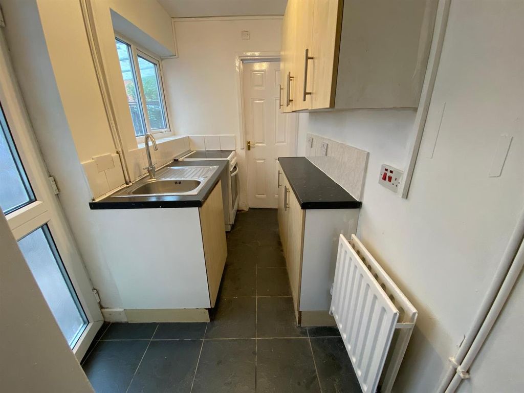 Property photo 3 of 14 Kitchen