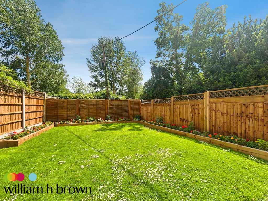 Property photo 2 of 12 Garden