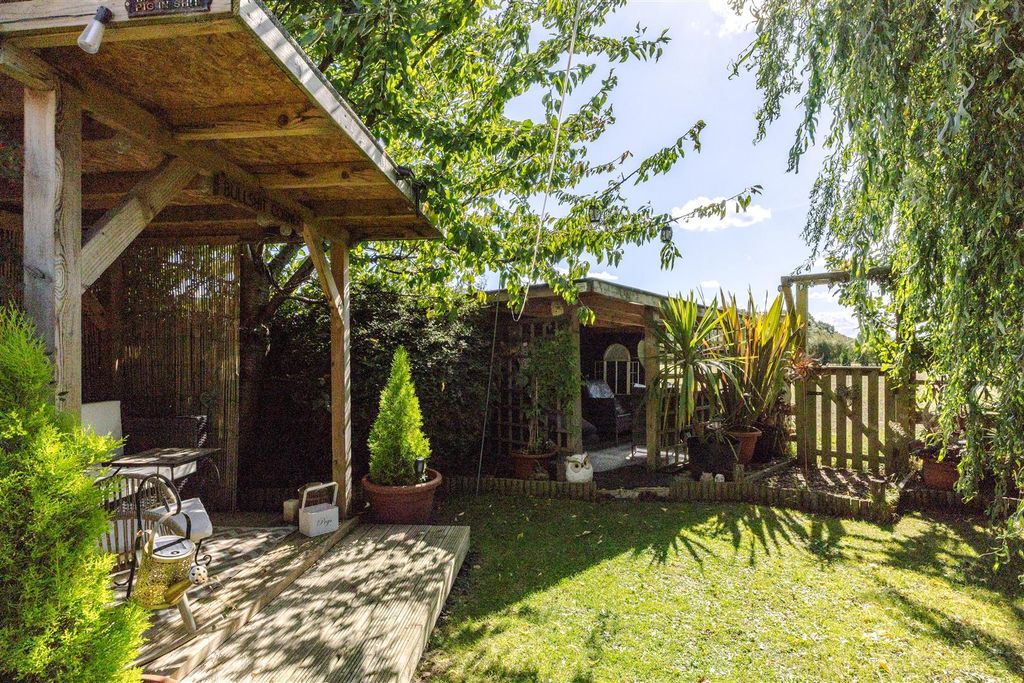 Property photo 2 of 16 Outside