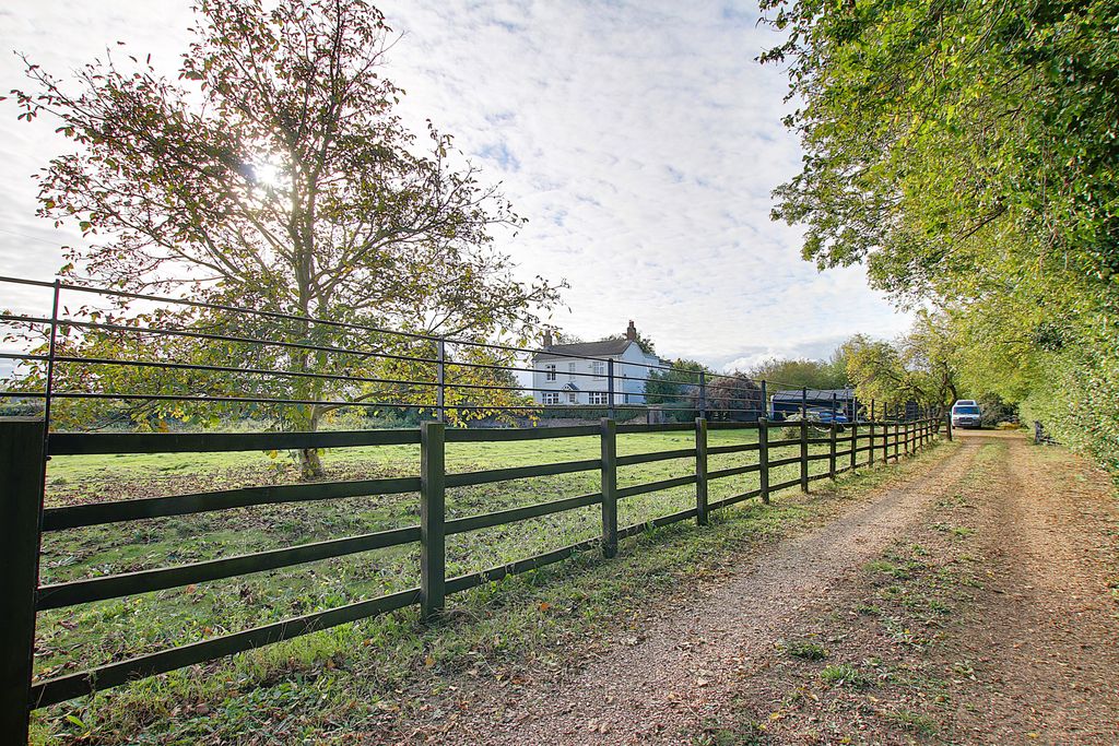 Property photo 3 of 23