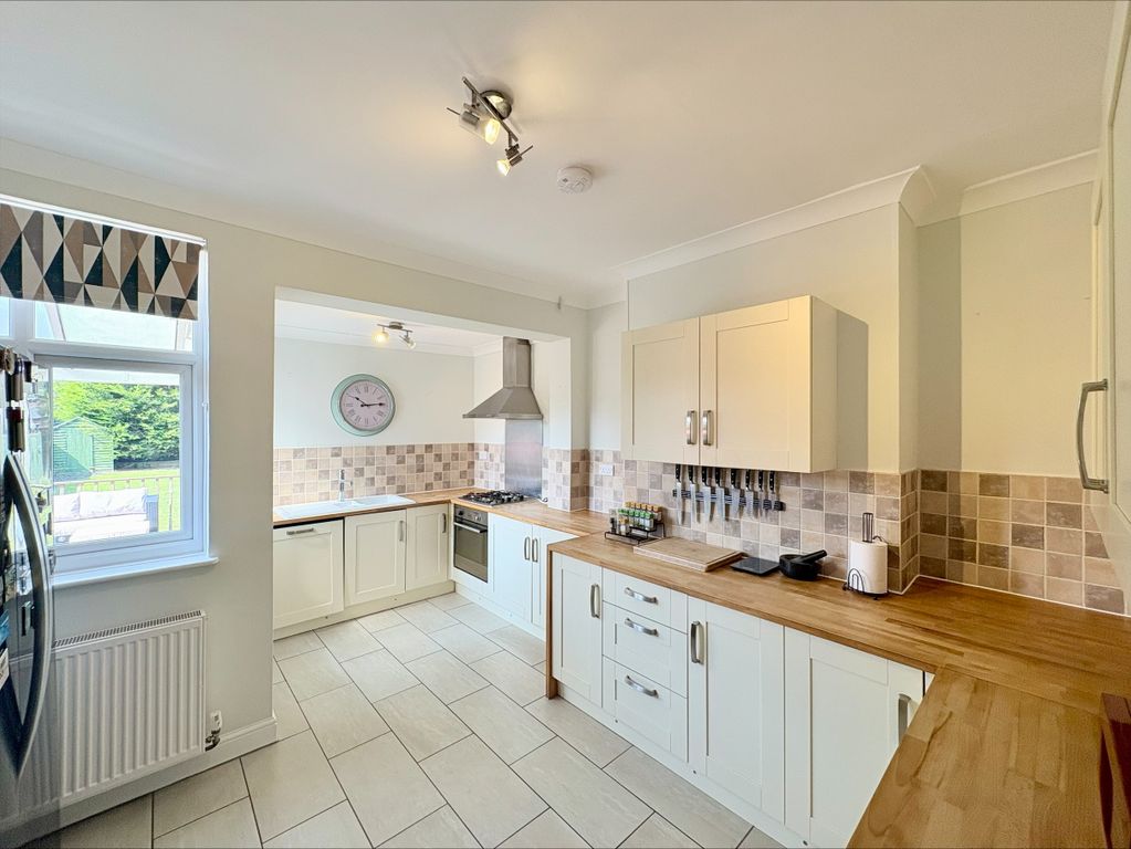 Property photo 2 of 27
