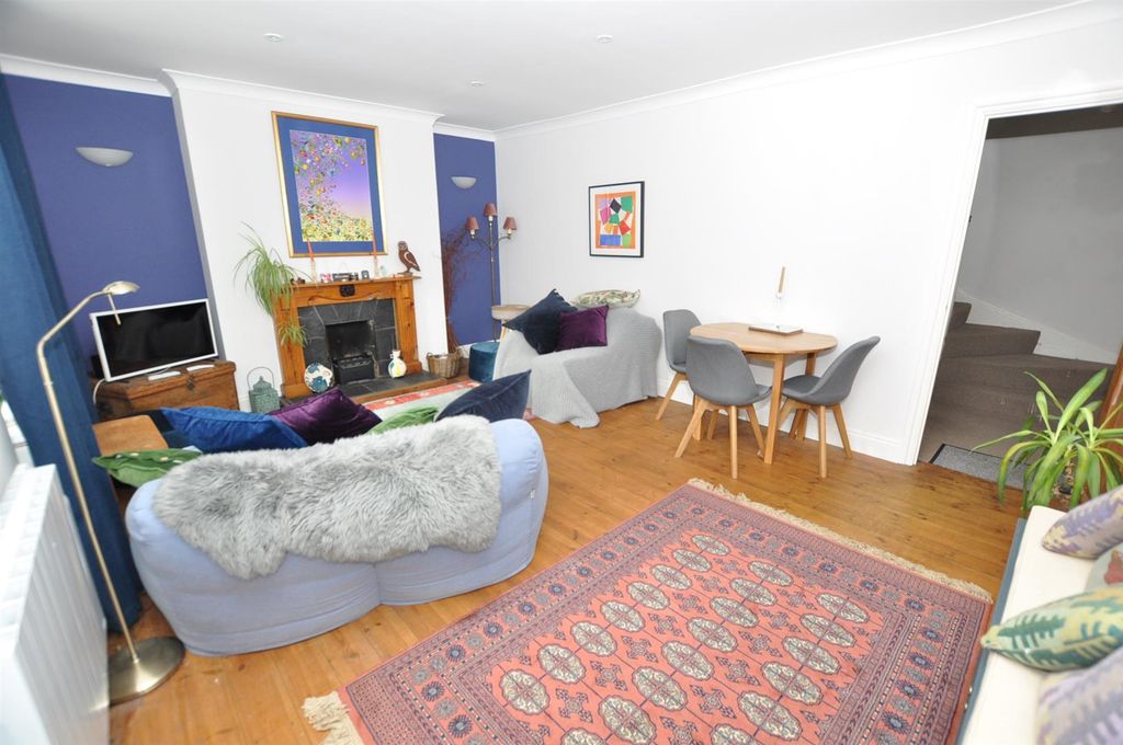 Property photo 2 of 20 Lounge