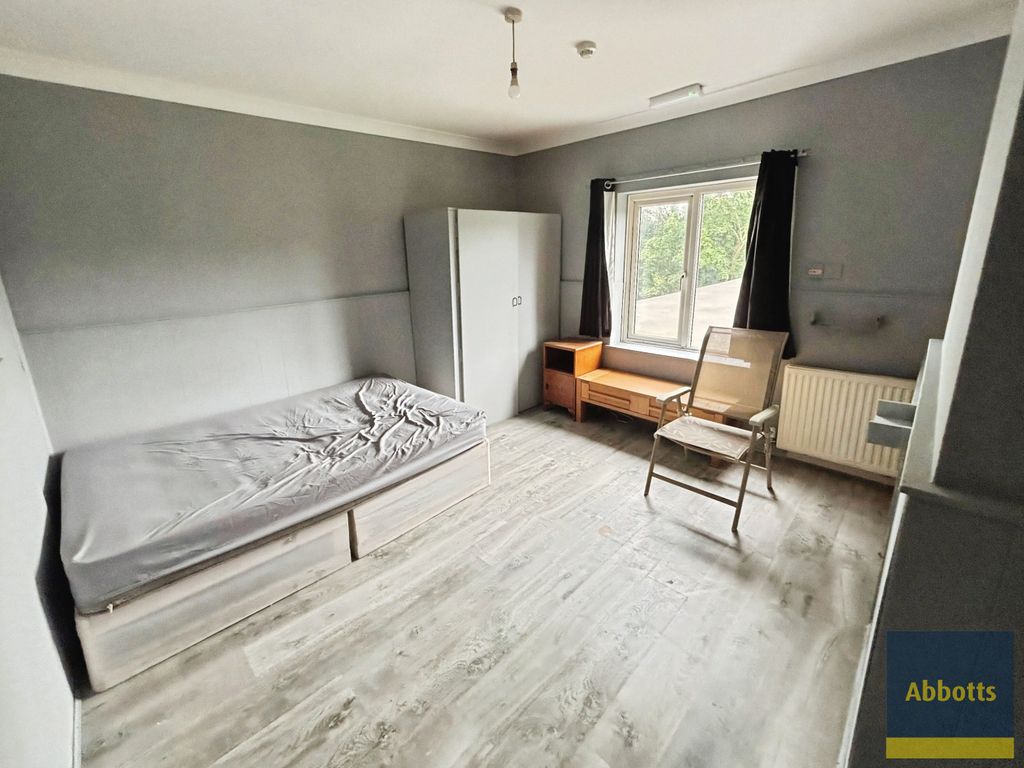 Property photo 3 of 3