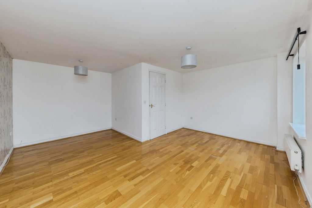 Property photo 3 of 17 Photo