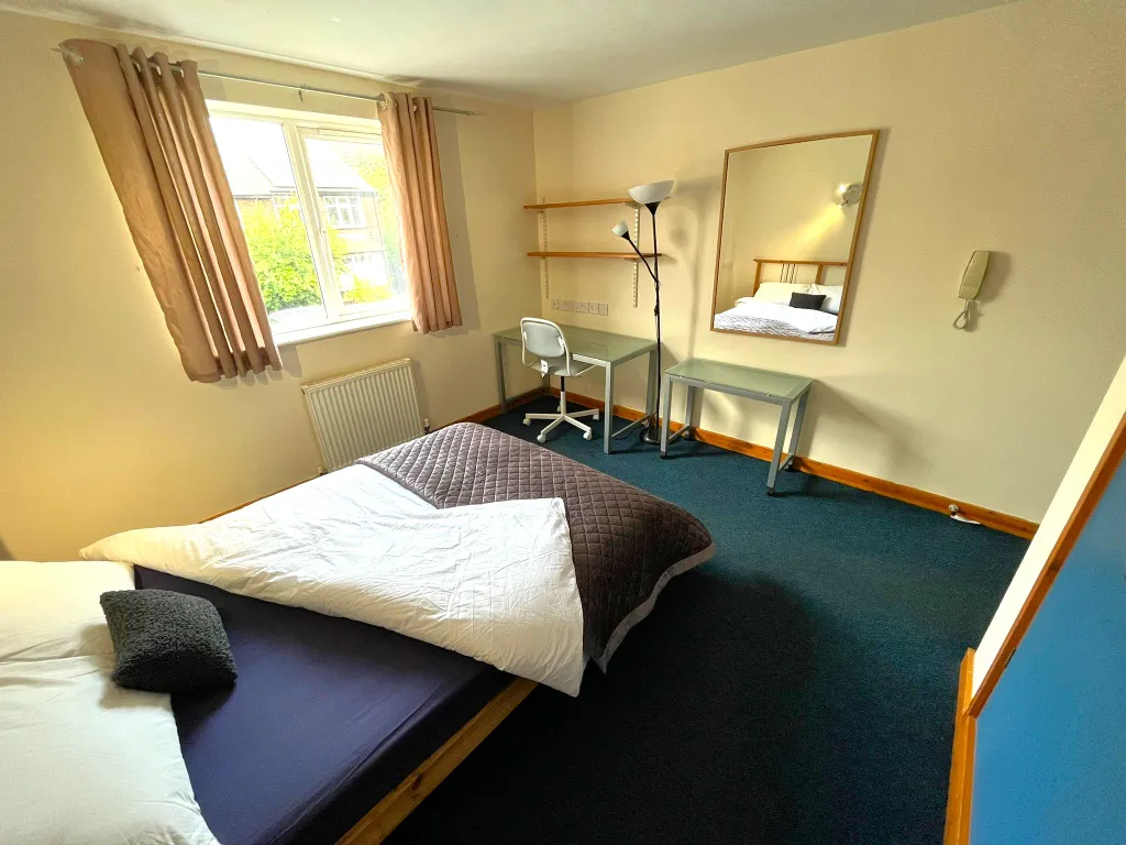 House in Nottingham, Forest Fields, Nottinghamshire - More