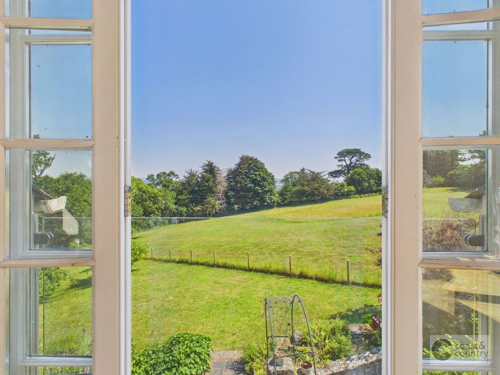 Property photo 2 of 40