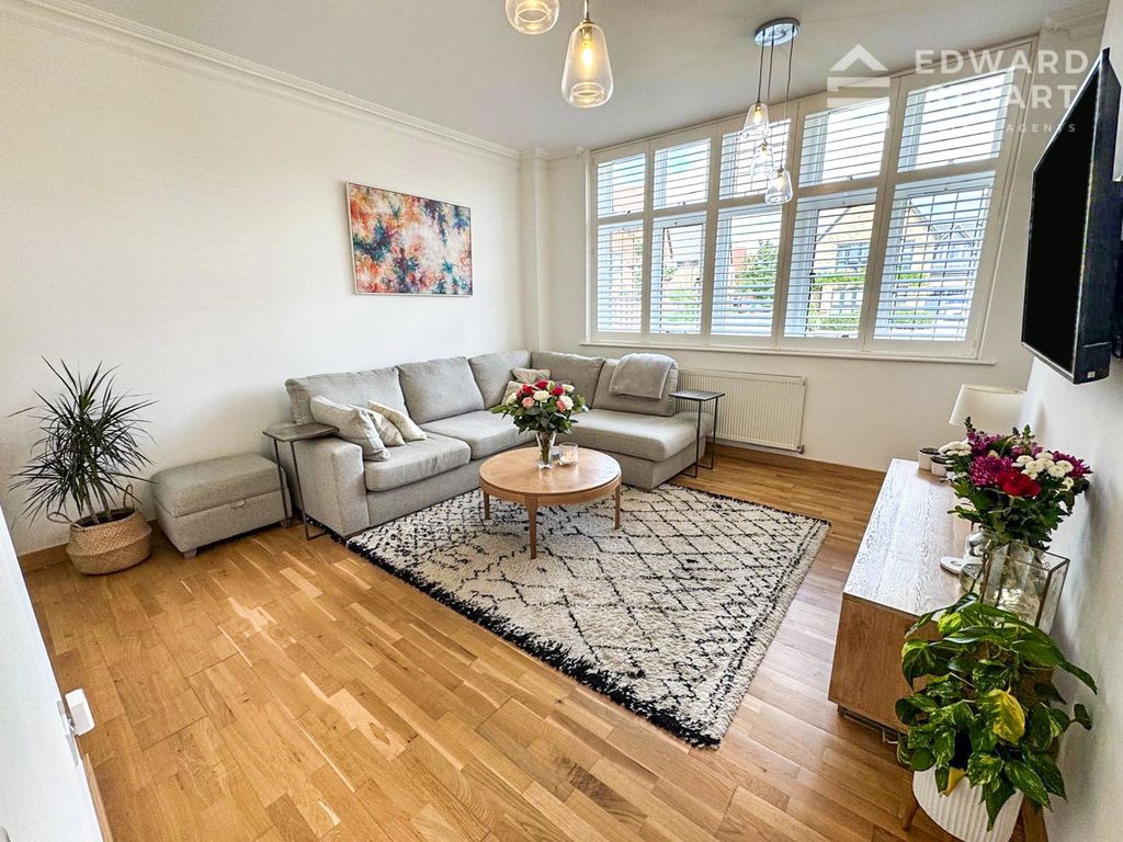 Property photo 2 of 19 Picture No. 14