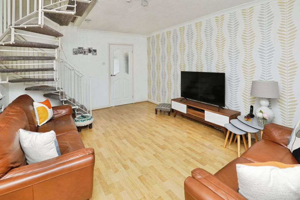Property photo 2 of 15 Lounge