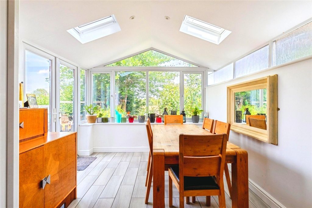 Property photo 3 of 20 Conservatory/Dining