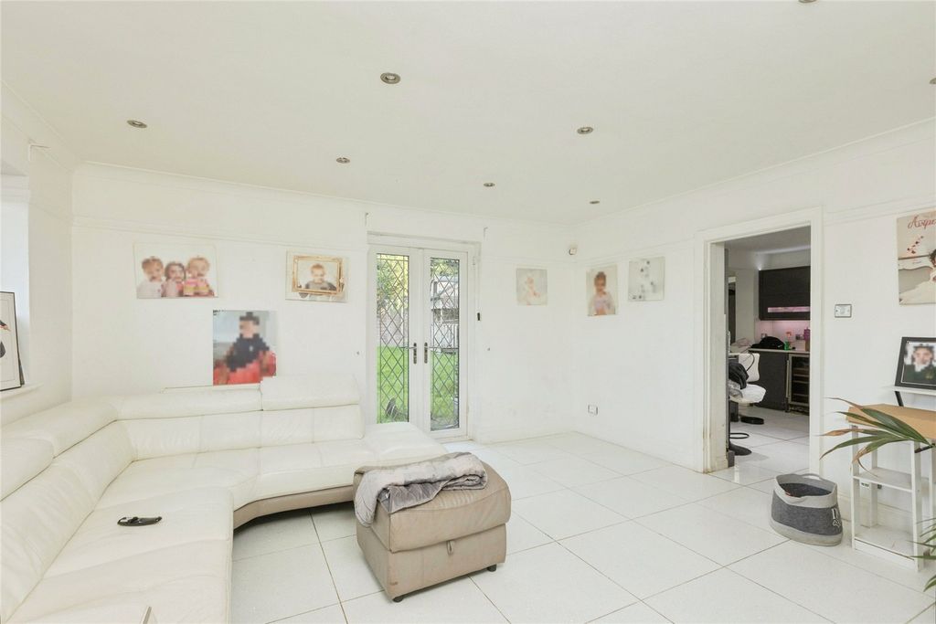 Property photo 3 of 33 Picture No. 30