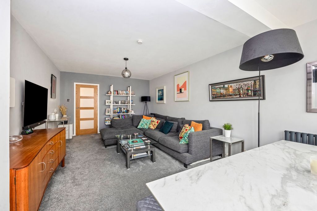 Property photo 2 of 30