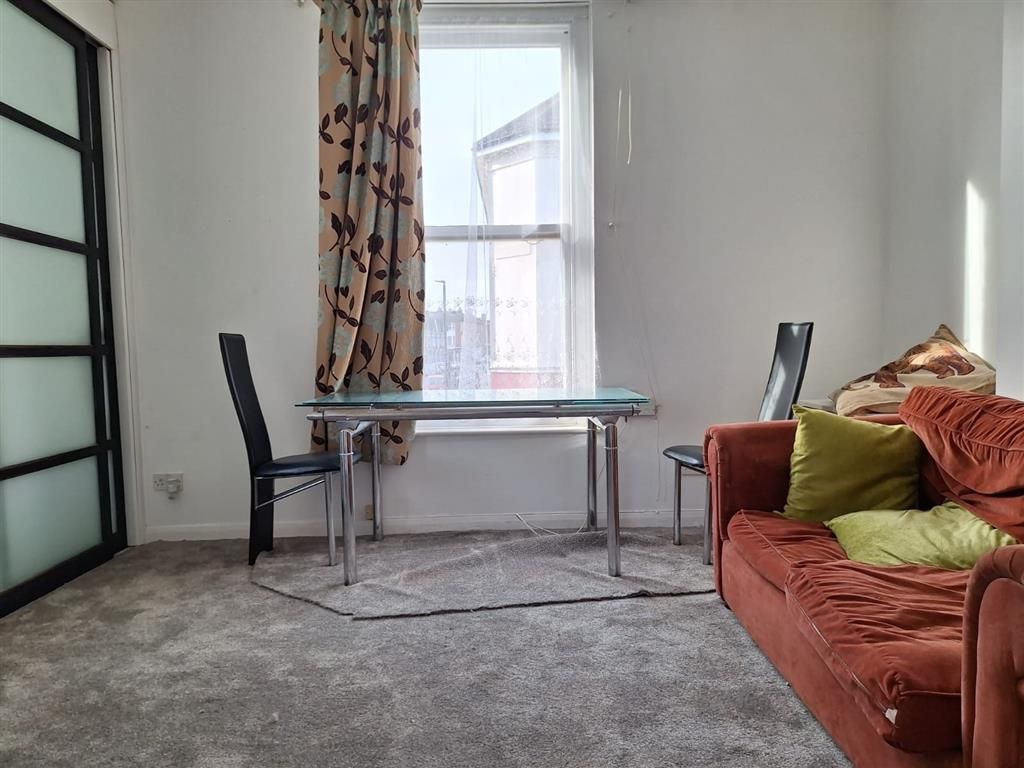 Property photo 3 of 6