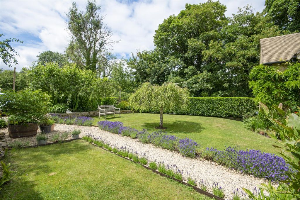 Property photo 2 of 17 Garden