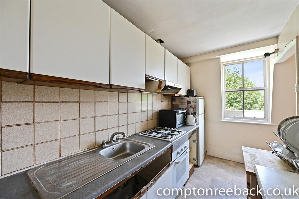 Property photo 2 of 7 Kitchen
