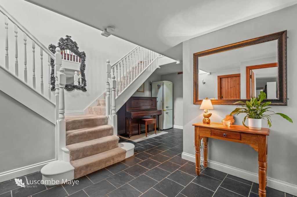 Property photo 3 of 19