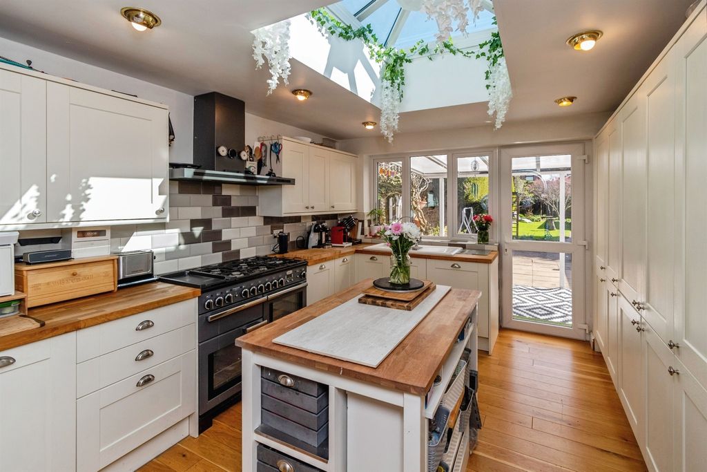 Property photo 2 of 24