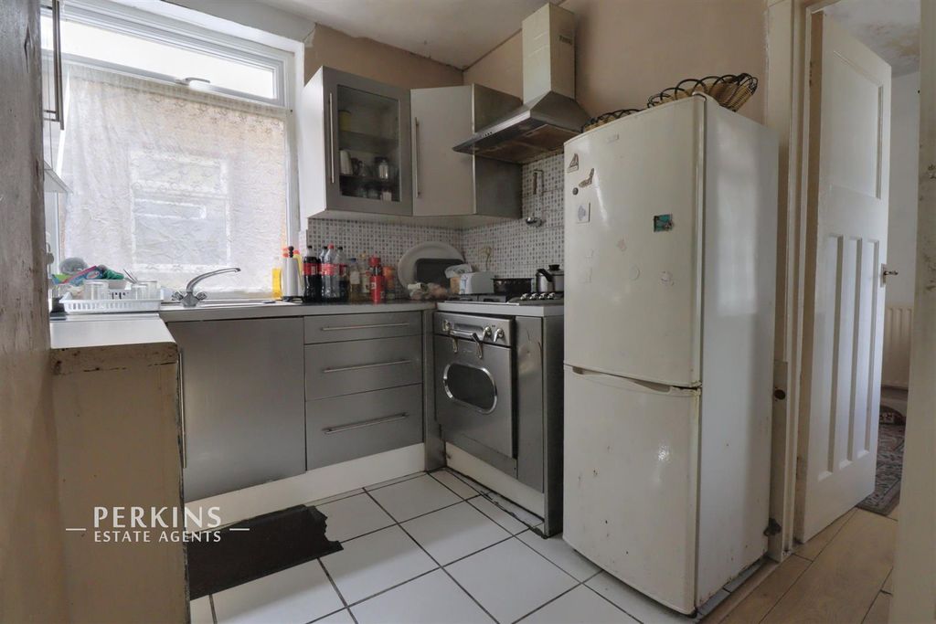Property photo 2 of 6 Kitchen.Jpg
