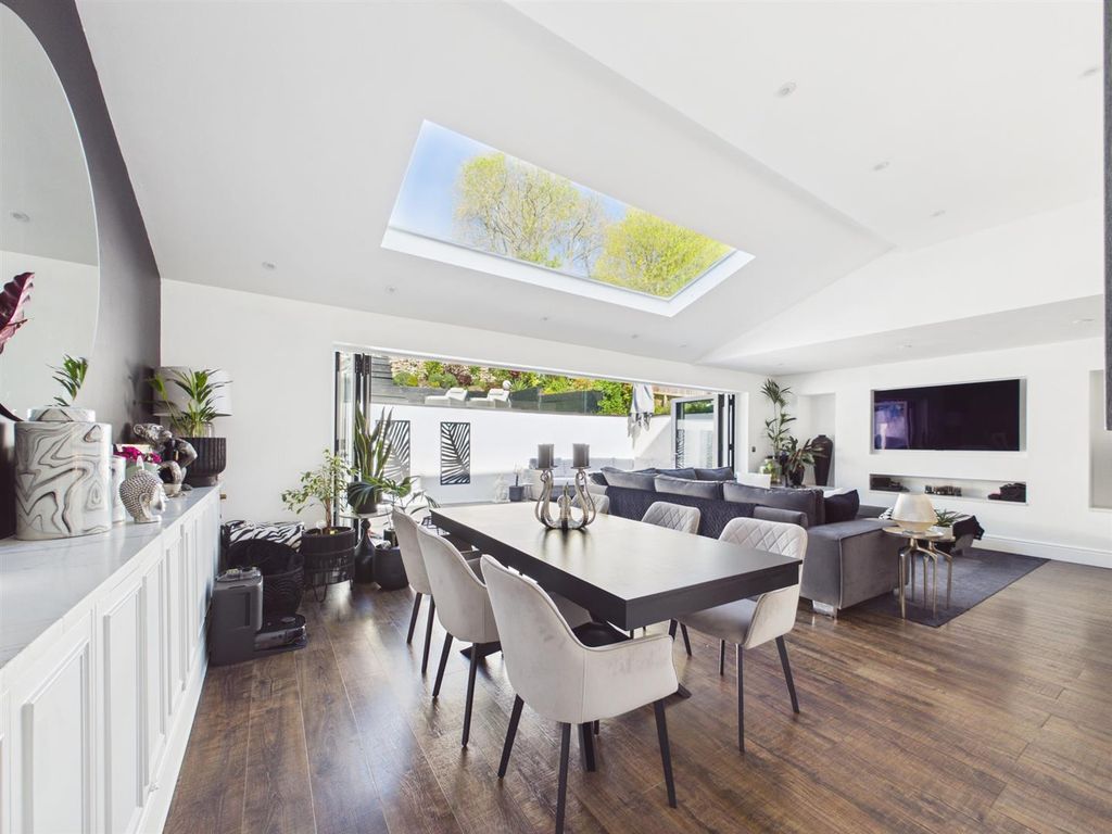 Additional image 5 of 5 bed detached house for saleMead Way, Coulsdon CR5