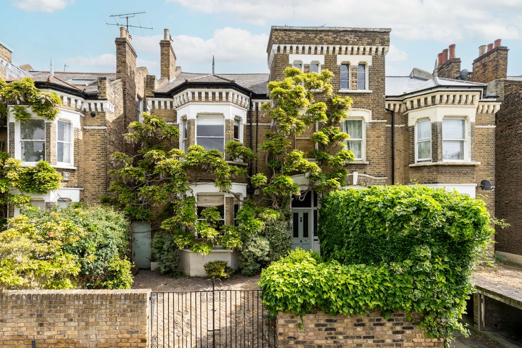 Property photo 1 of 33