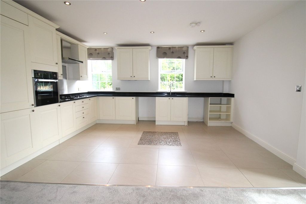 Property photo 3 of 17 Picture No. 02