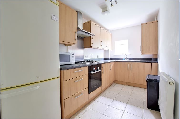 Property photo 3 of 9 2Kitchen