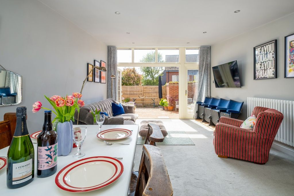 Property photo 3 of 27 4 St Johns St-8