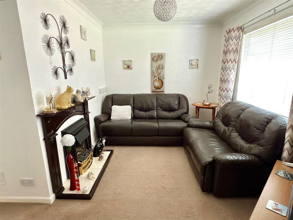 Property photo 3 of 17 Lounge Area.Jpg
