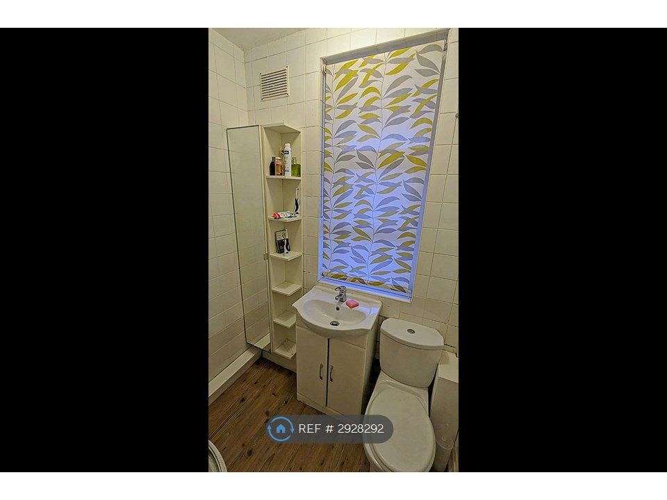 Property photo 2 of 10 Bathroom