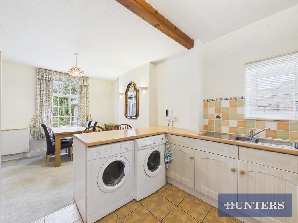 Property photo 3 of 14 Kitchen