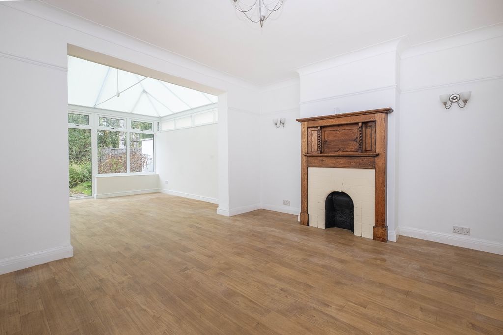 Property photo 2 of 23 4-Raeburn-Avenue-...
