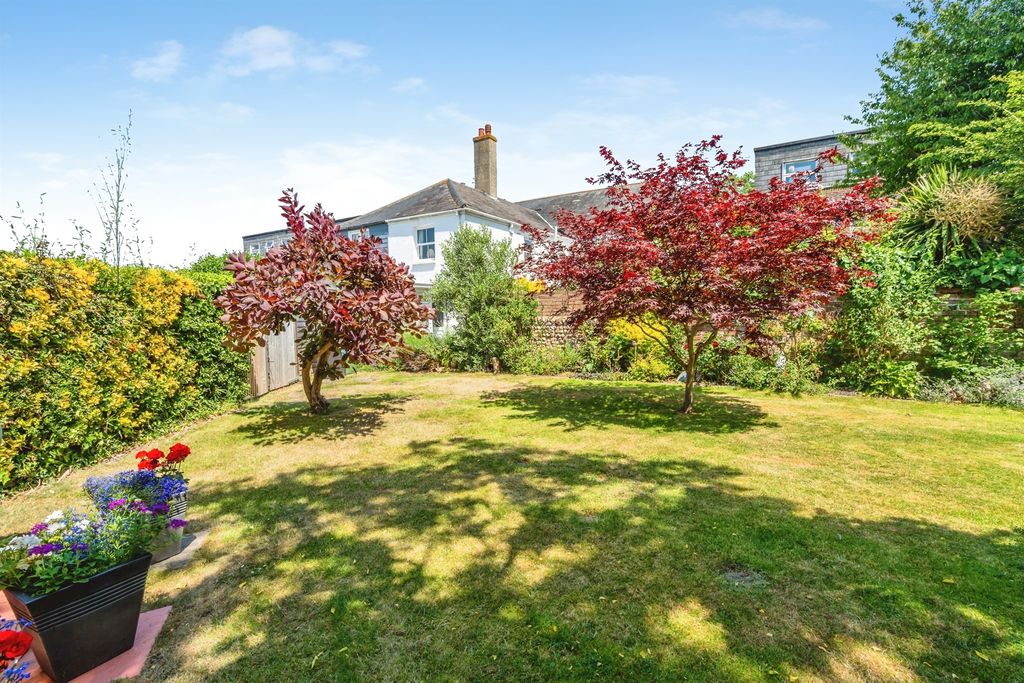 Property photo 2 of 20