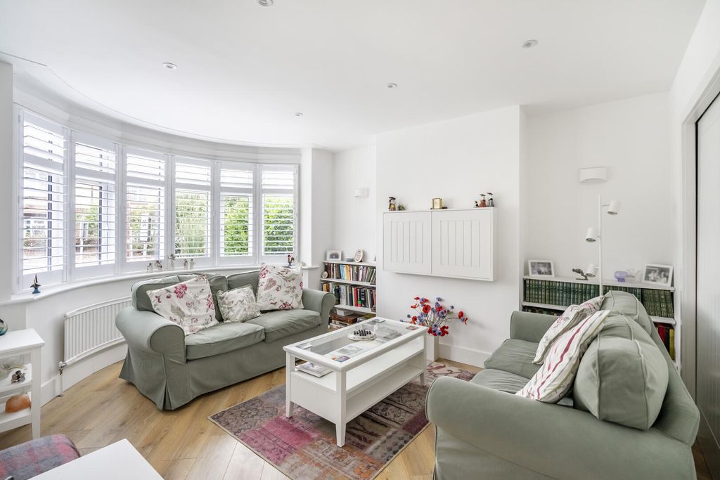 Property photo 2 of 23 Living Room