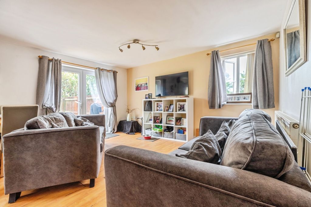 Property photo 2 of 11 Pbox-Img.Jpg