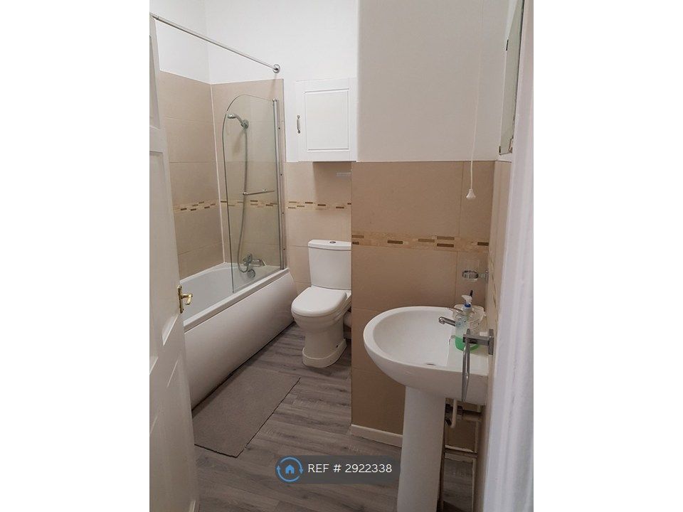 Property photo 2 of 8 Bathroom