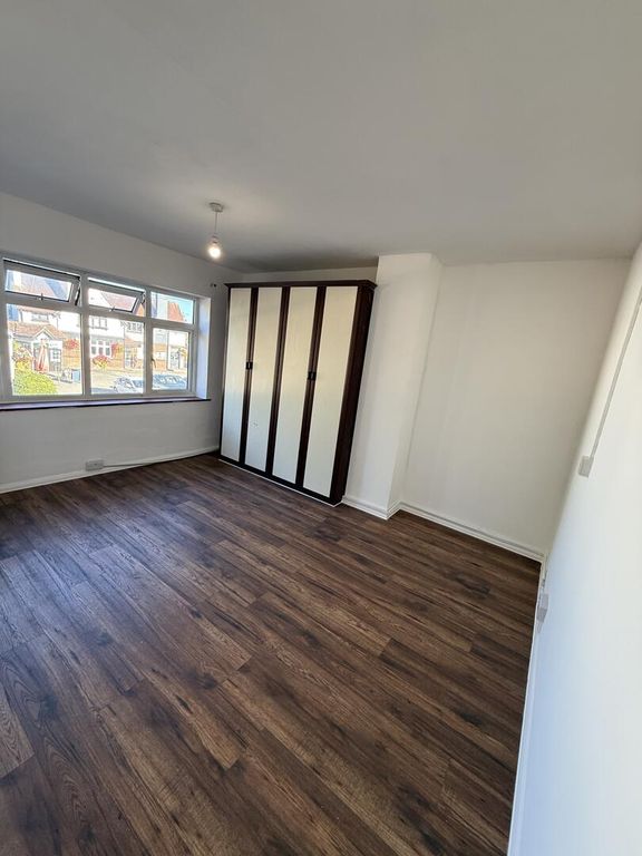 Property photo 1 of 10 Bedroom