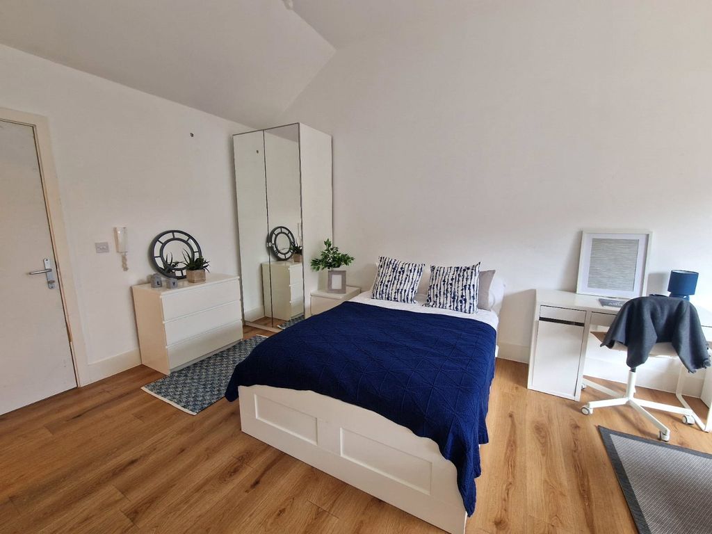 Property photo 3 of 8 Picture No. 06