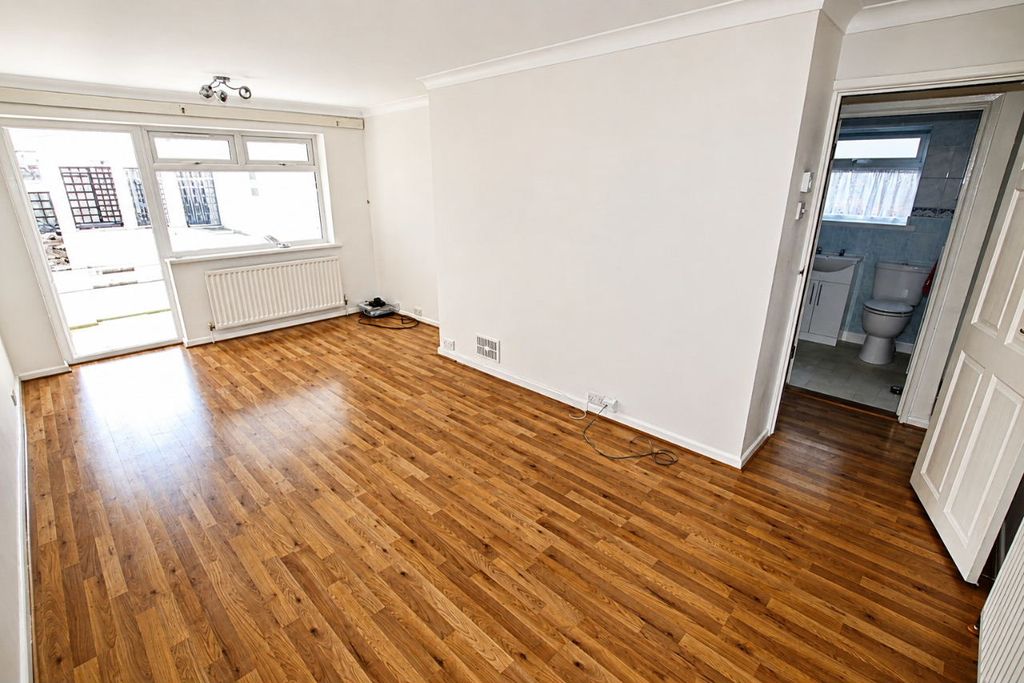 Property photo 1 of 11 Fleetwood Avenue, Holland On Sea