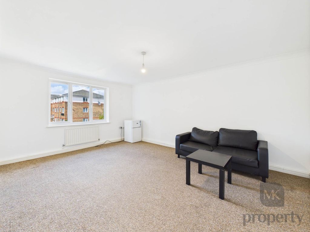 Property photo 3 of 8