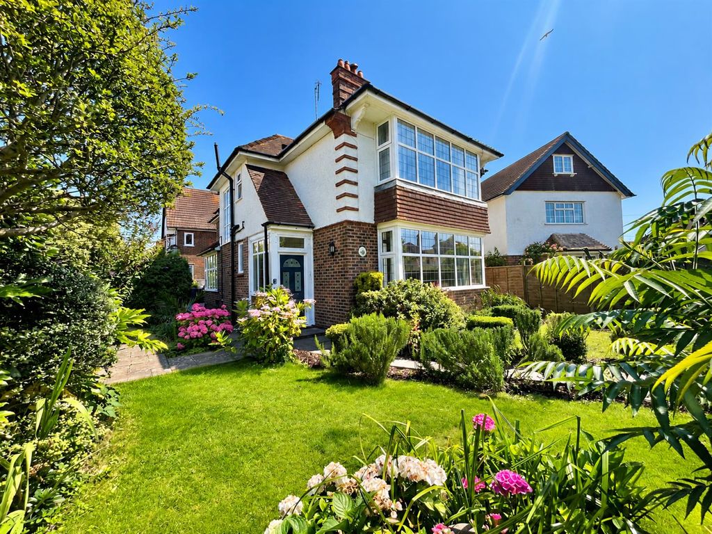 Property photo 1 of 17 External