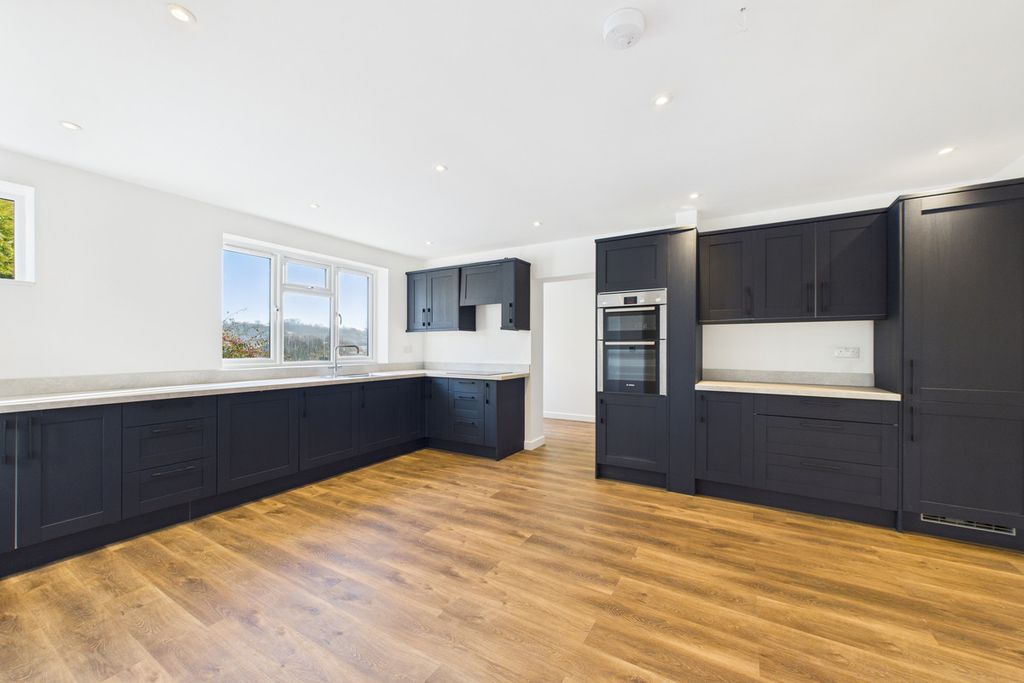 Property photo 2 of 42