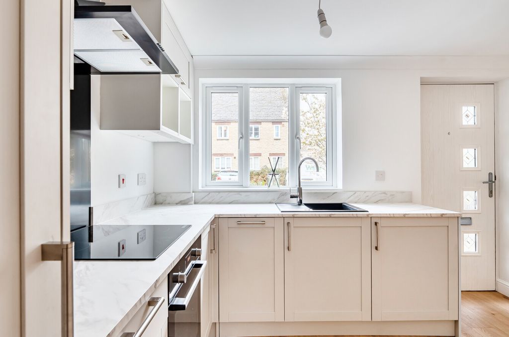 Property photo 3 of 14 1437473-15-69ce6d...