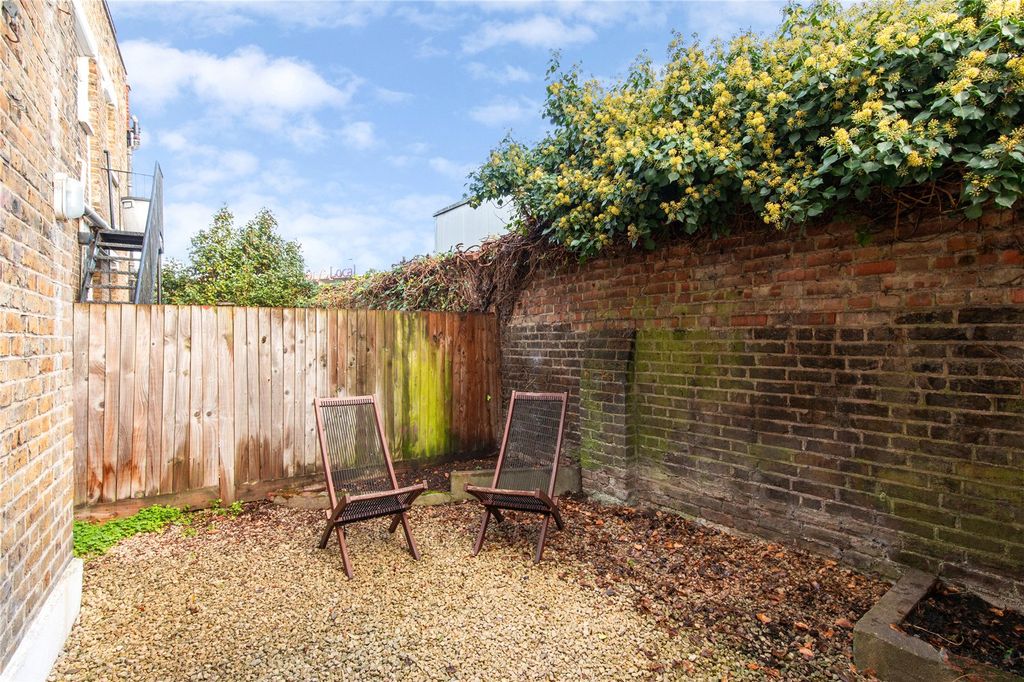 Property photo 2 of 7 Picture No. 22