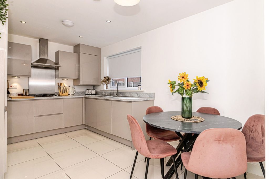 Property photo 3 of 27 Photo