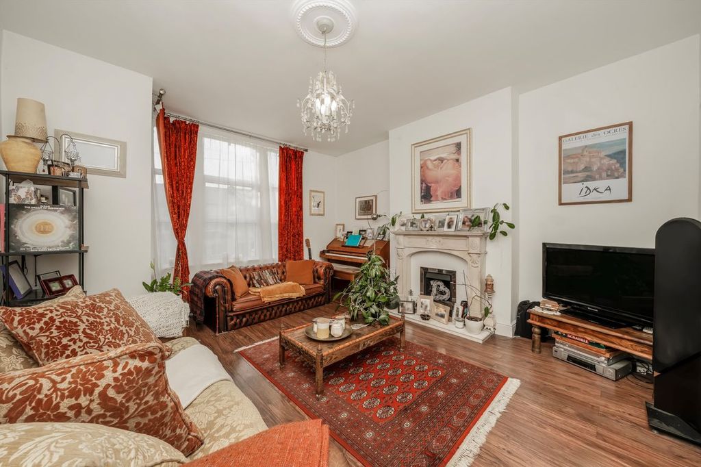 Property photo 2 of 8