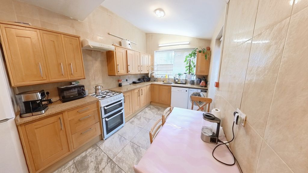 Property photo 2 of 29