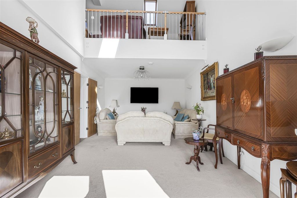 Property photo 3 of 28 26_63243.Jpg