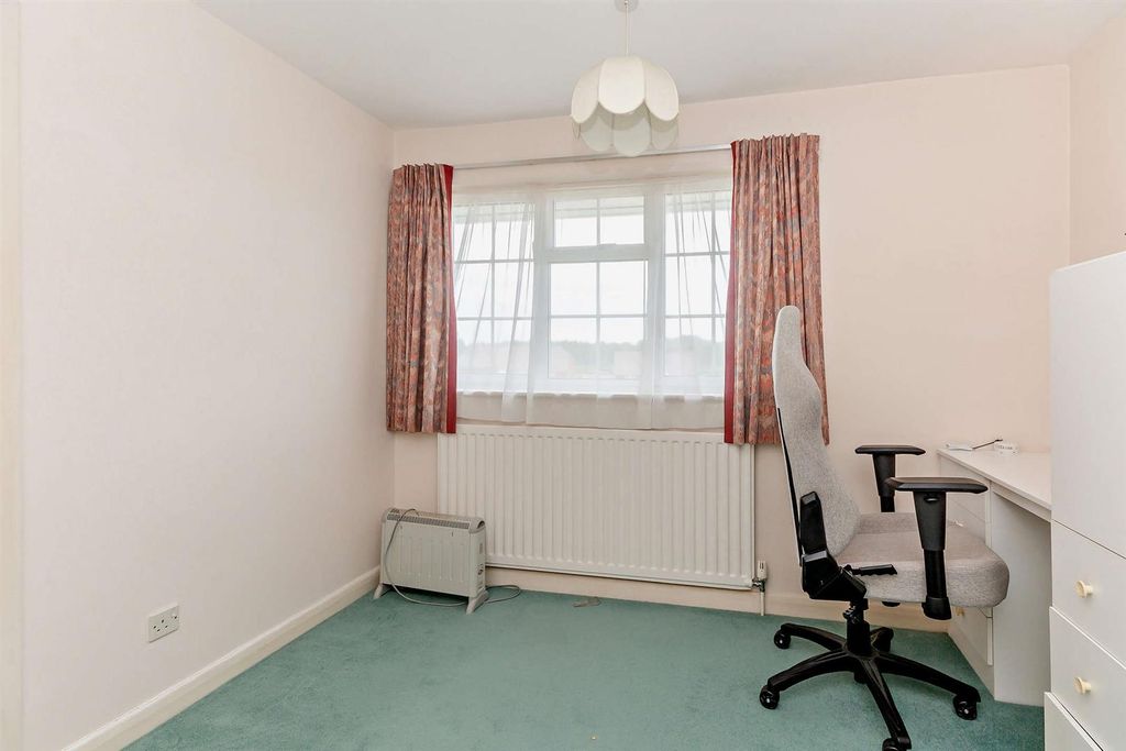 Property photo 1 of 21 8698012-Interior05-800.Jpg