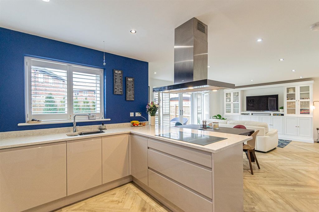 Property photo 2 of 28 Breakfast Kitchen, Dining Area & Family Room