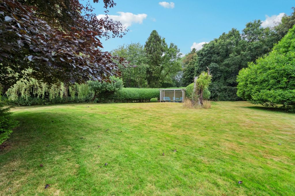 Property photo 2 of 17 Garden